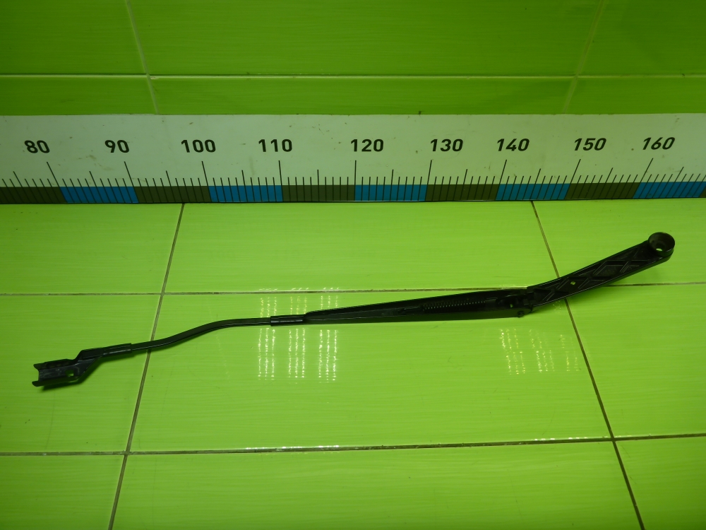 Поводок стеклоочистителя передний правый