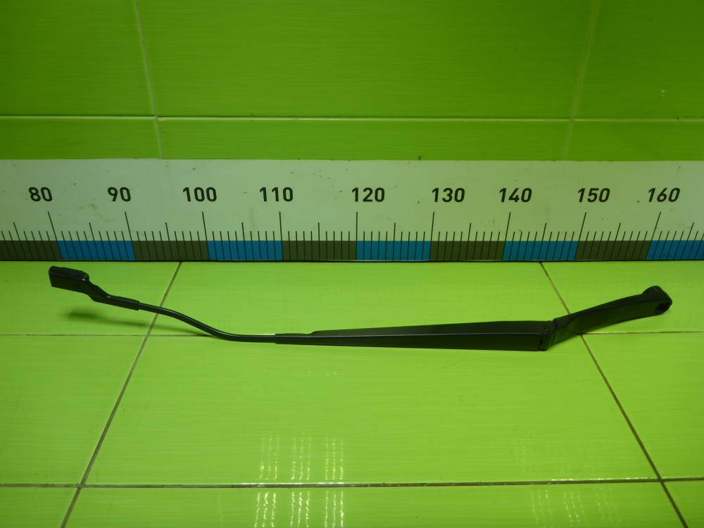 Поводок стеклоочистителя передний правый