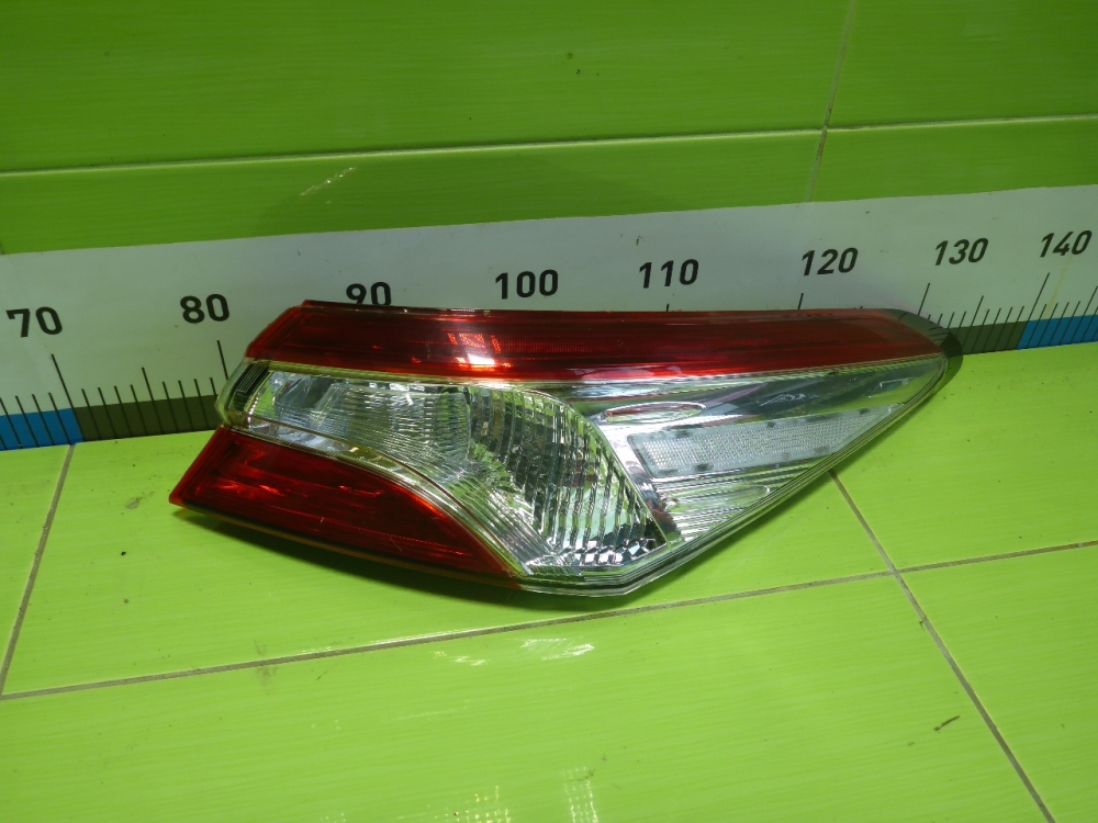 Фонарь задний наружный правый