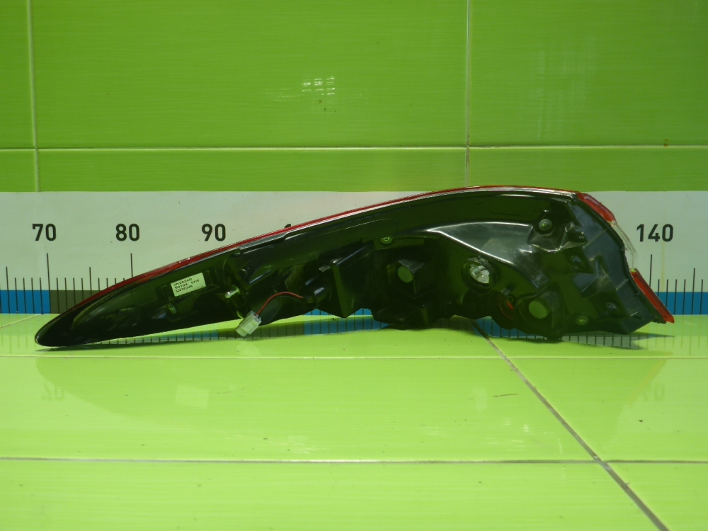 Фонарь задний наружный правый