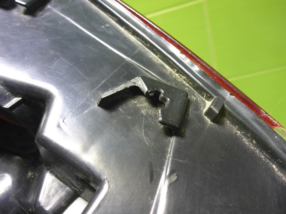 Фонарь задний наружный правый