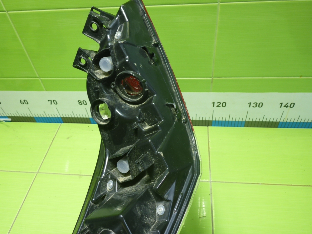 Фонарь задний наружный правый