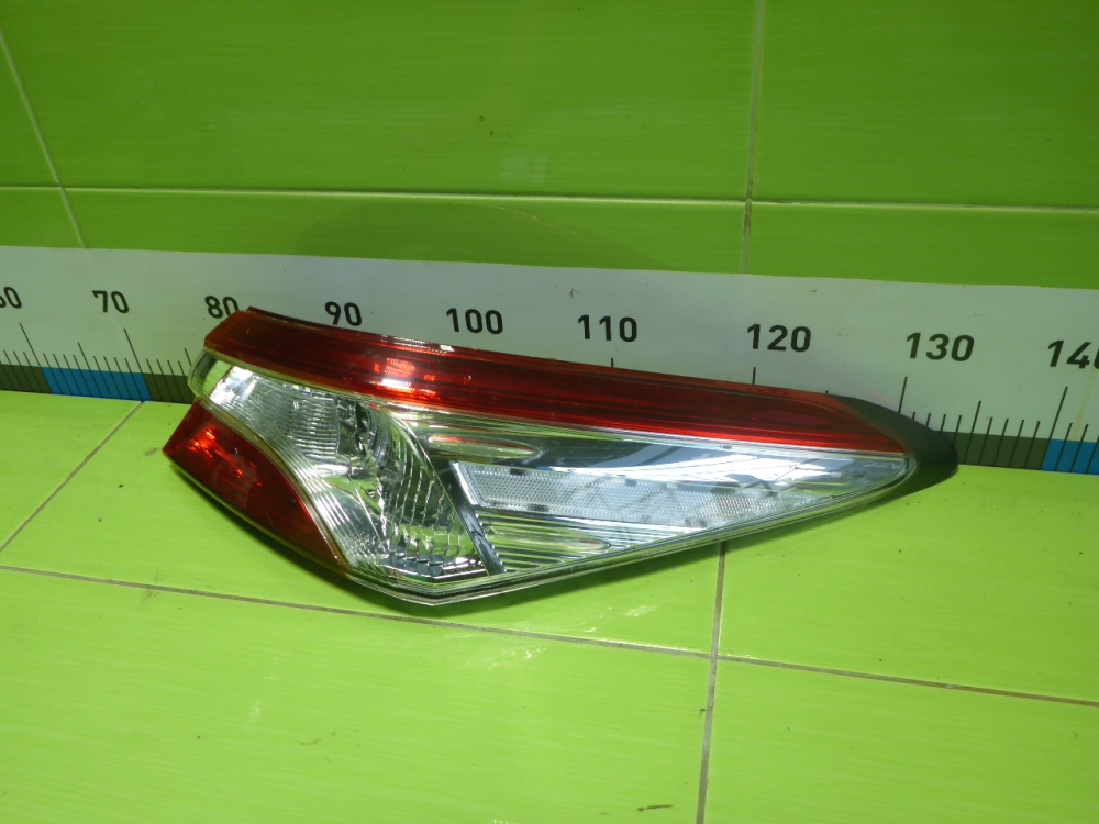 Фонарь задний наружный правый