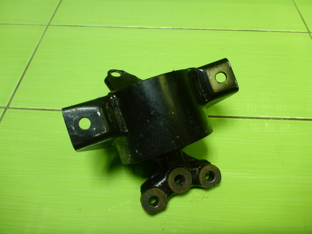 Опора КПП левая