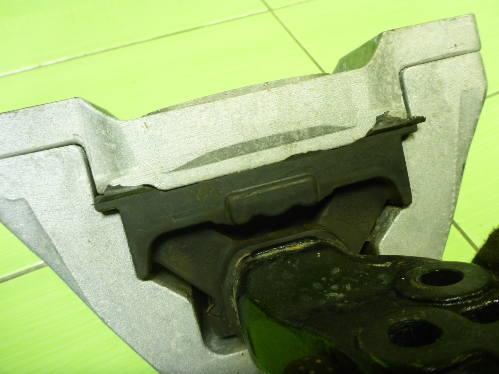 Опора двигателя правая