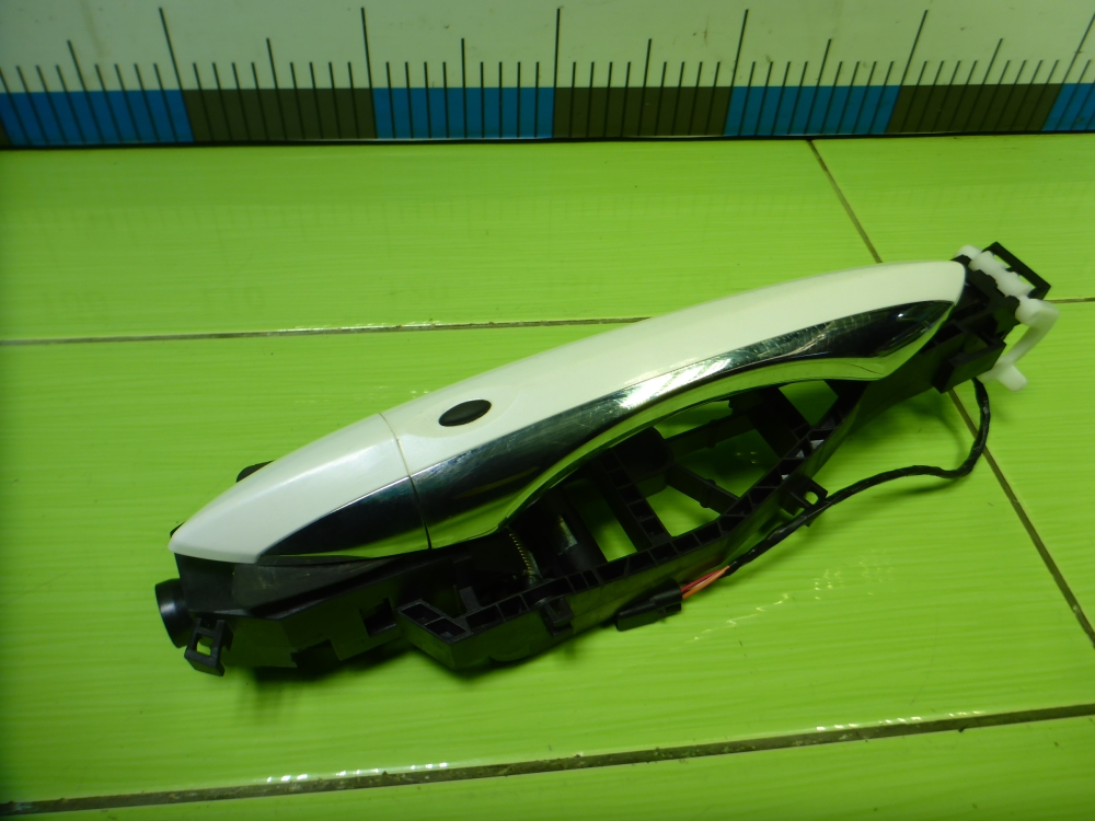 Ручка двери передней наружная левая