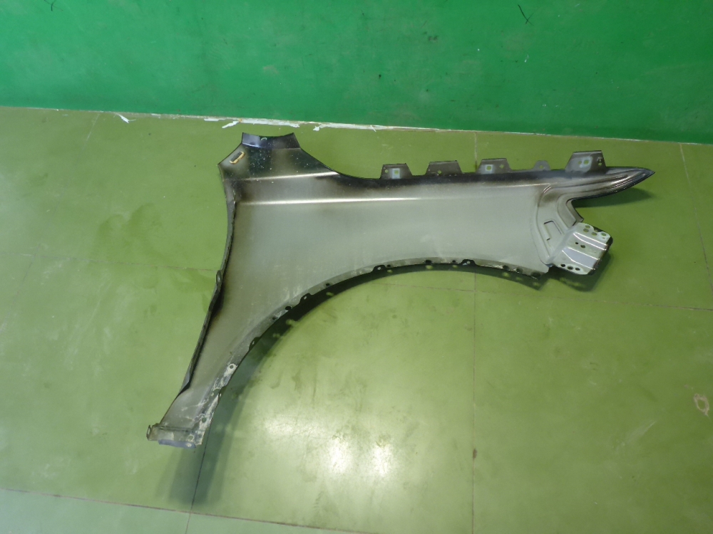 Крыло переднее левое