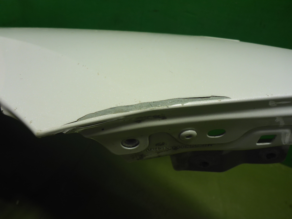 Крыло переднее правое