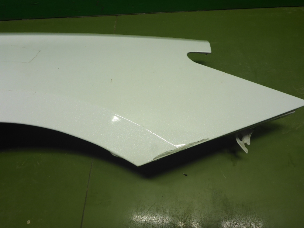 Крыло переднее правое