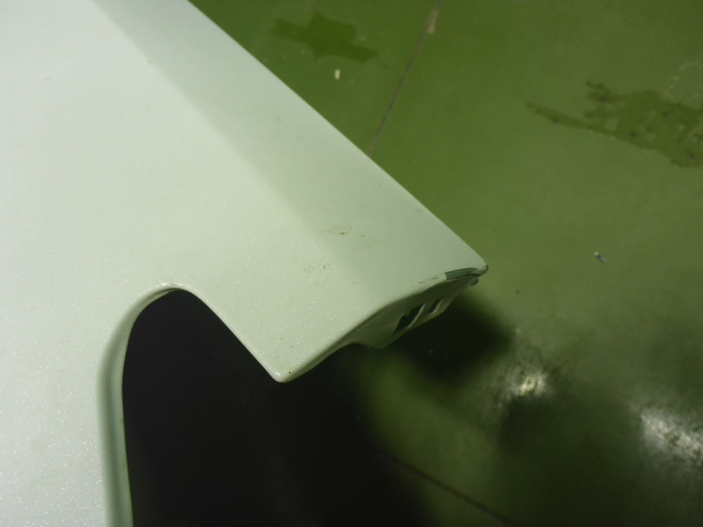 Крыло переднее правое