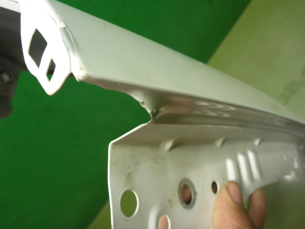 Крыло переднее правое