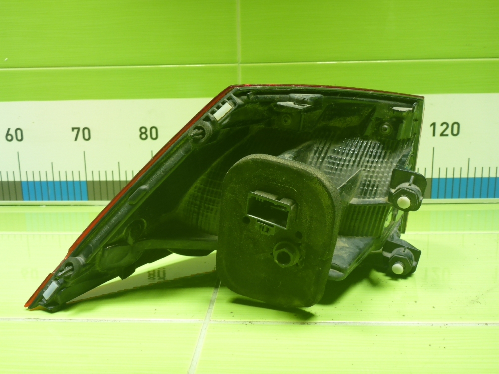 Фонарь задний наружный правый