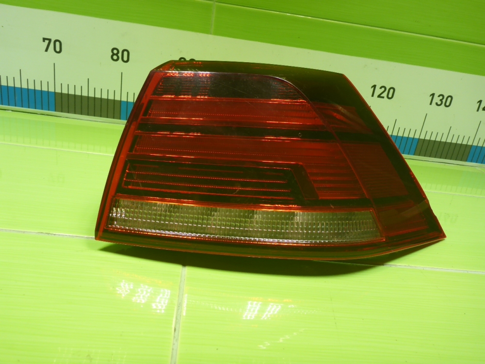 Фонарь задний наружный правый