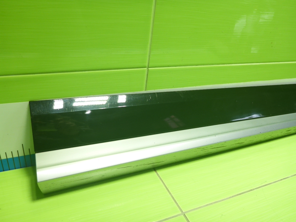 Накладка двери передней правой