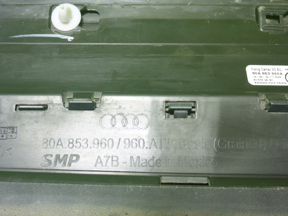 Накладка двери передней правой