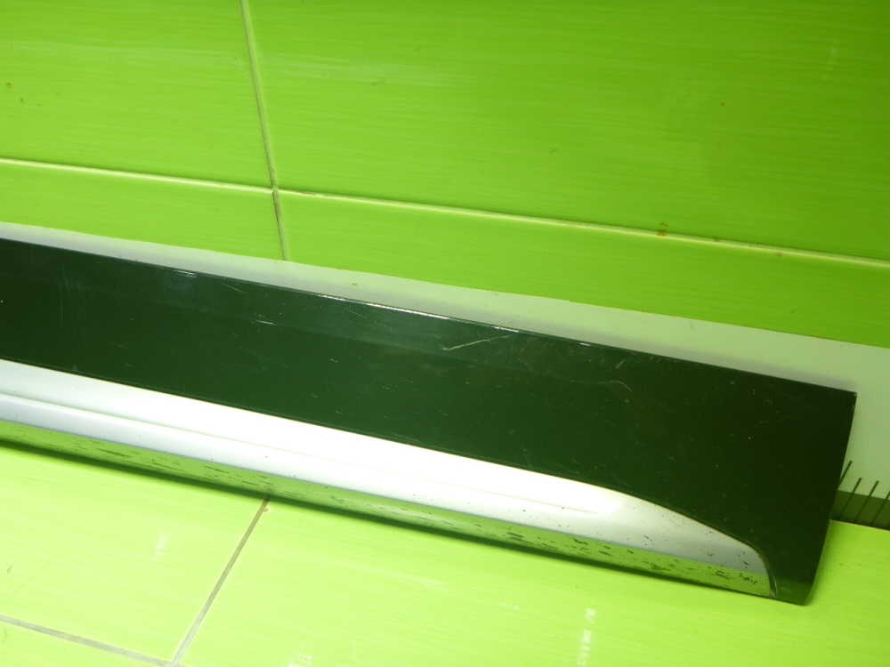 Накладка двери передней правой