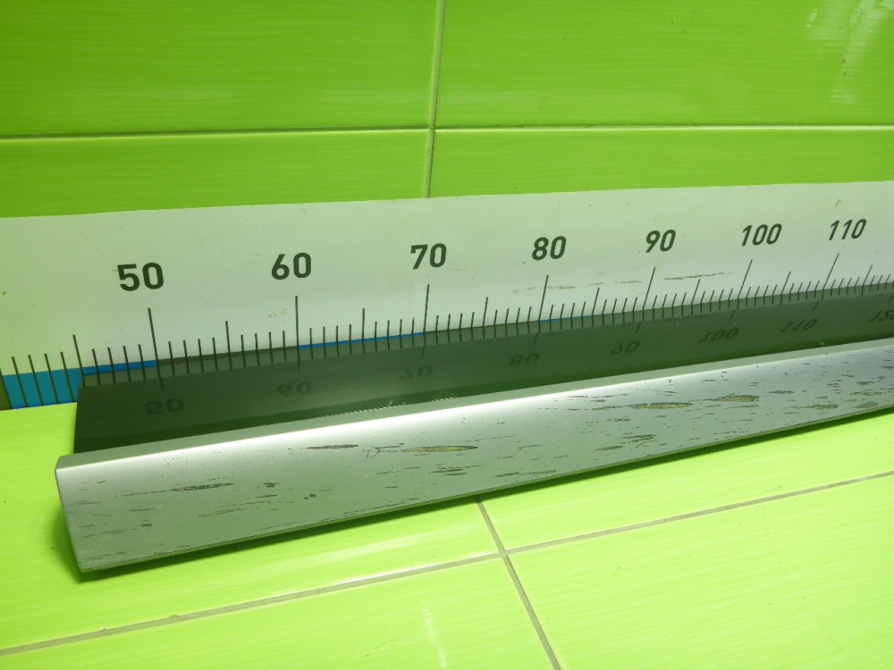 Накладка двери передней правой