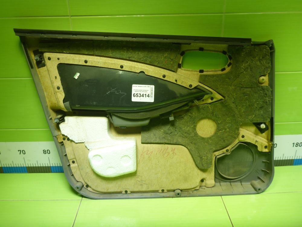 Обшивка двери передней правой