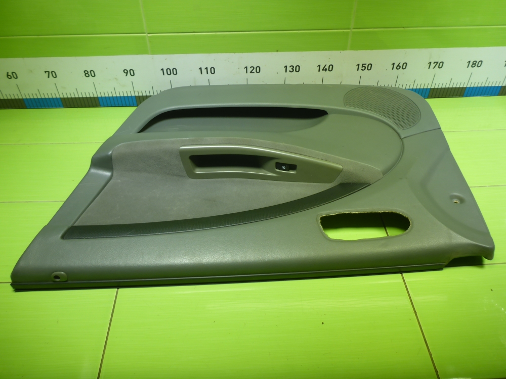 Обшивка двери передней правой