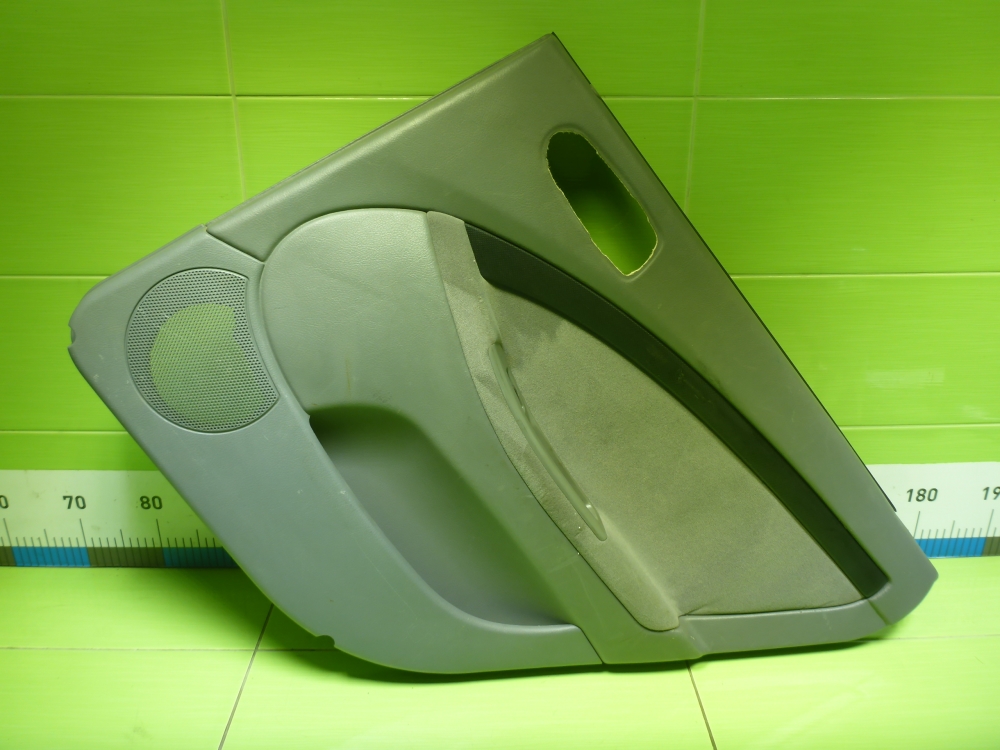 Обшивка двери задней правой