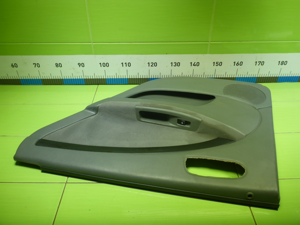 Обшивка двери задней правой