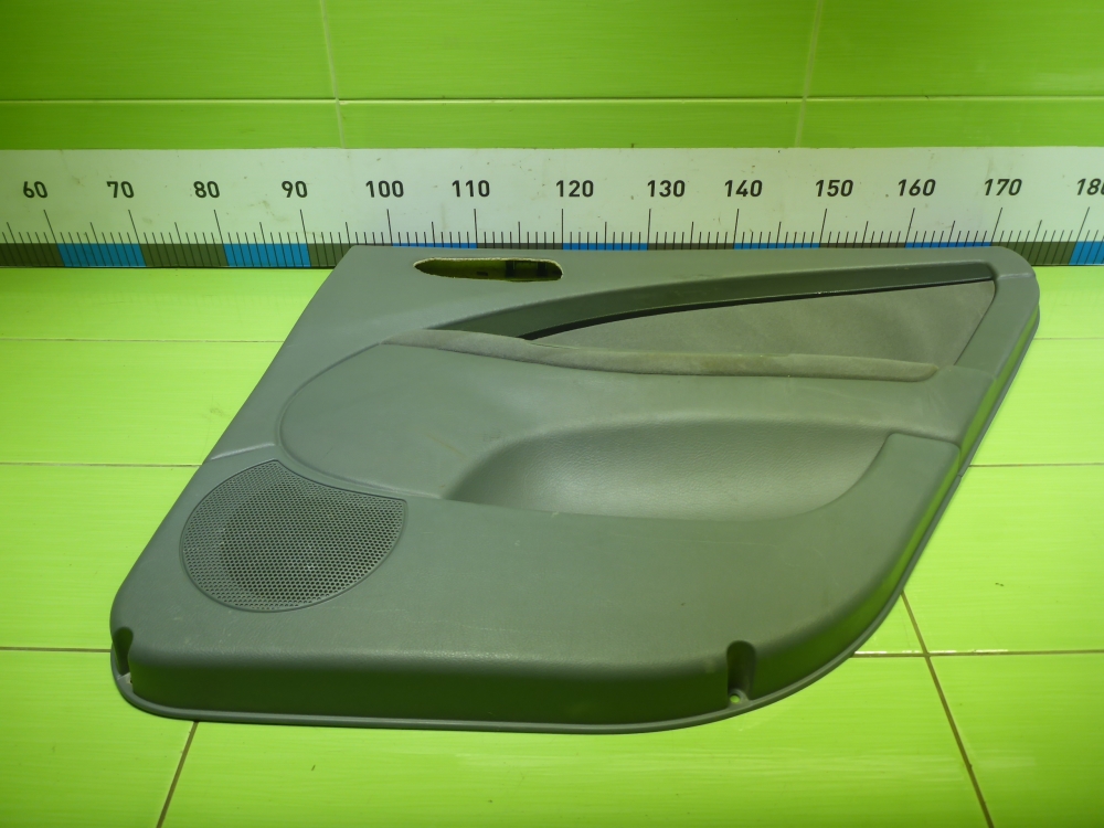 Обшивка двери задней правой