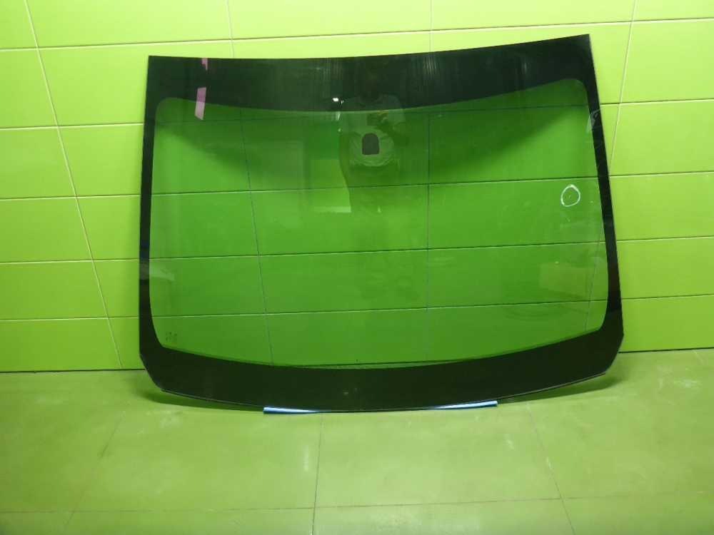 Стекло лобовое