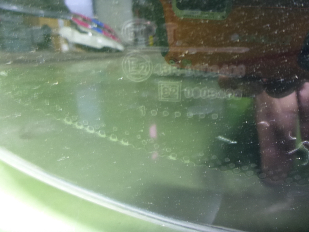 Стекло двери багажника