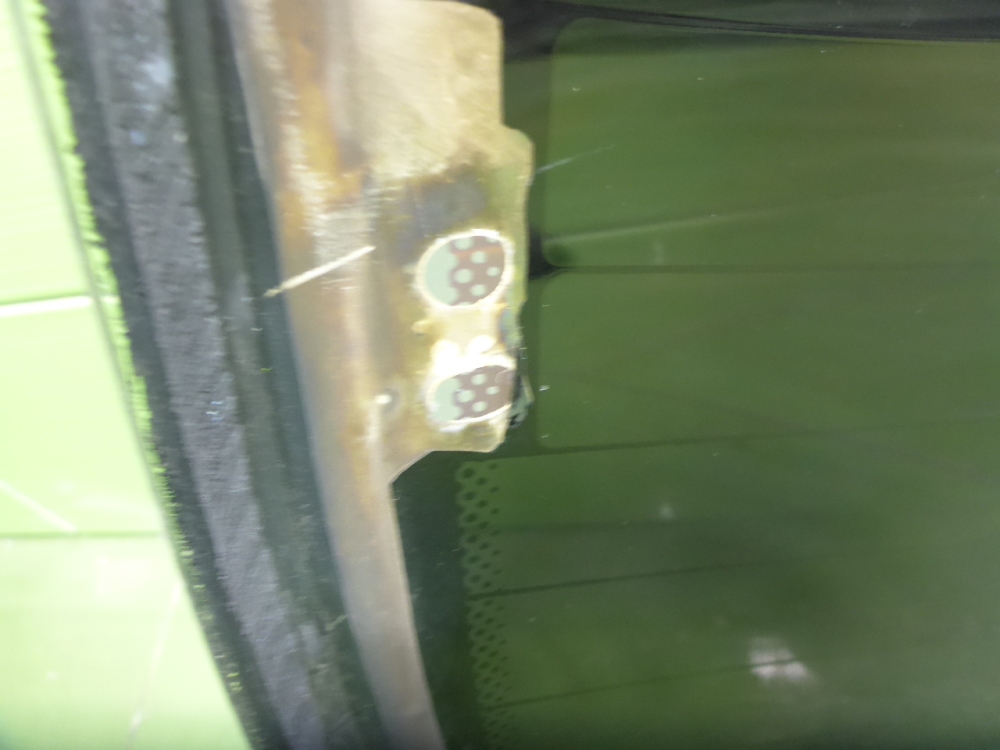 Стекло двери багажника