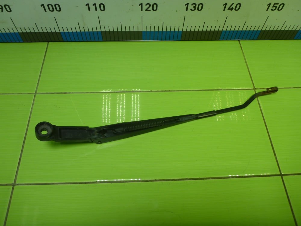 Поводок стеклоочистителя передний левый