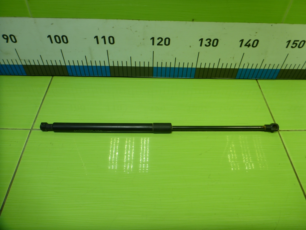 Амортизатор двери багажника