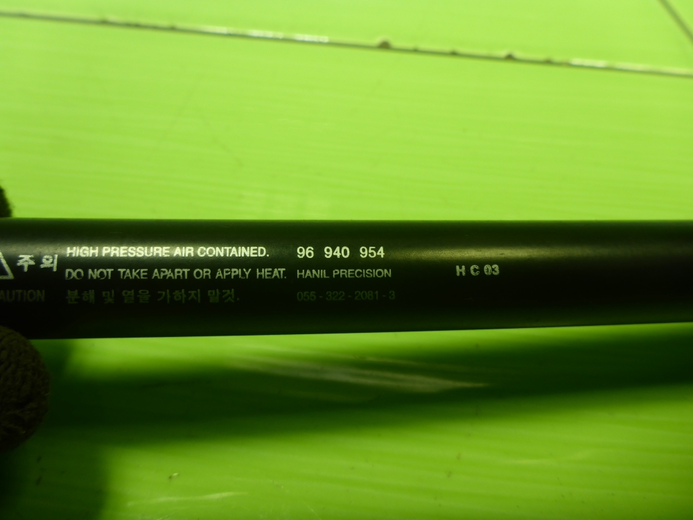 Амортизатор двери багажника