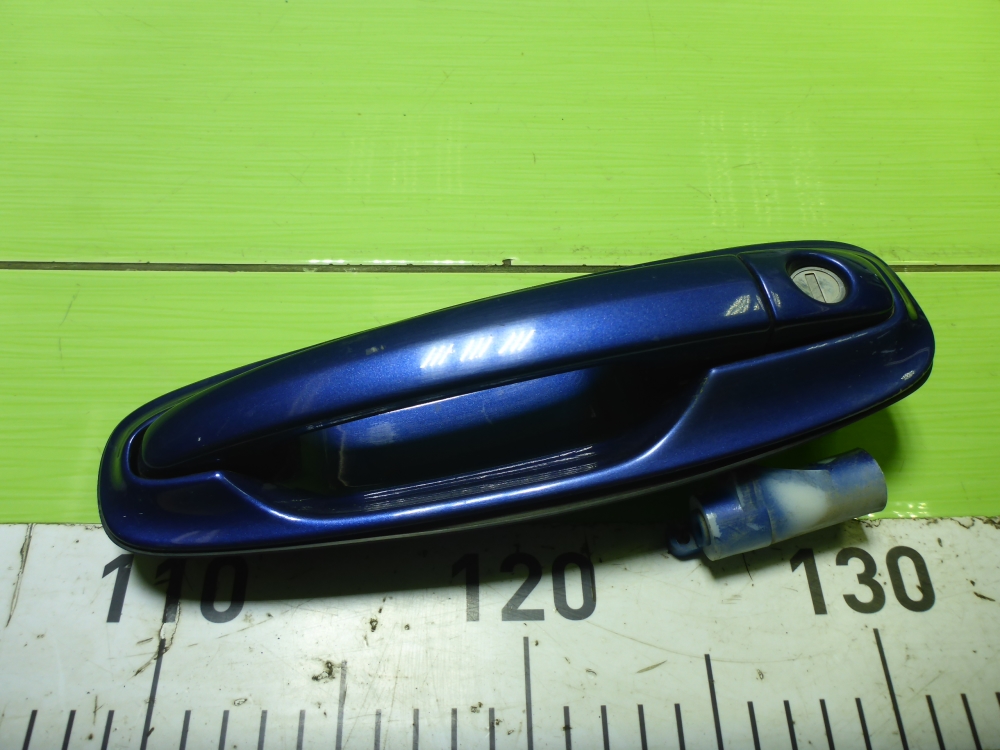 Ручка двери передней наружная правая