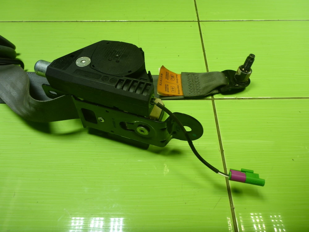 Ремень безопасности с пиропатроном