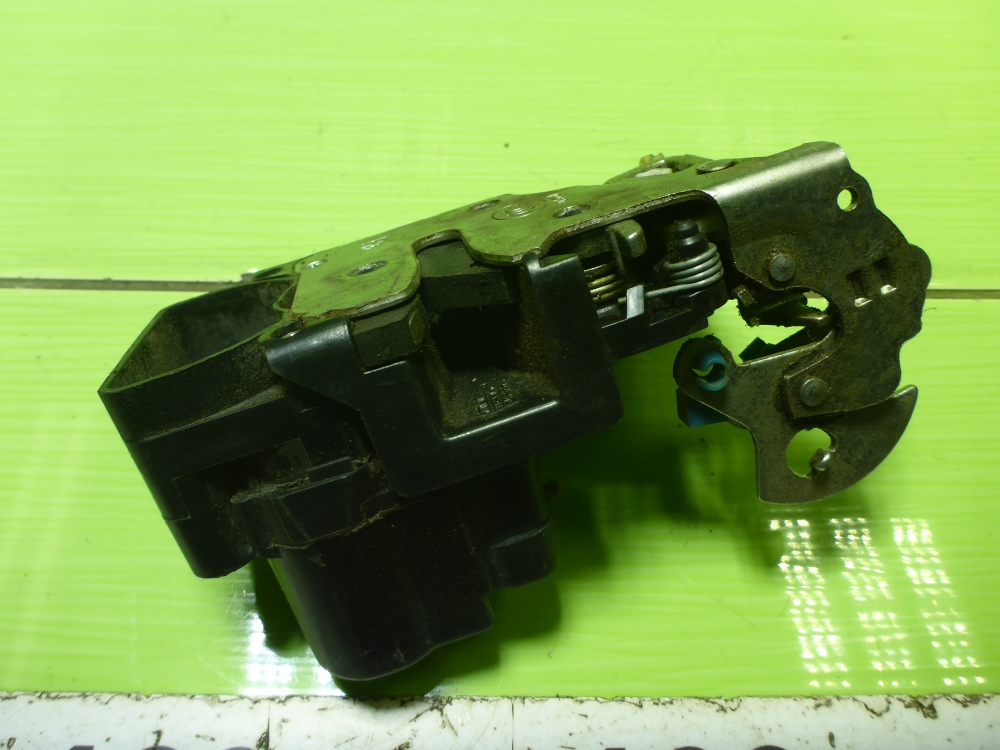 Замок двери передней правой