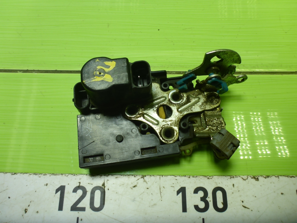 Замок двери передней правой