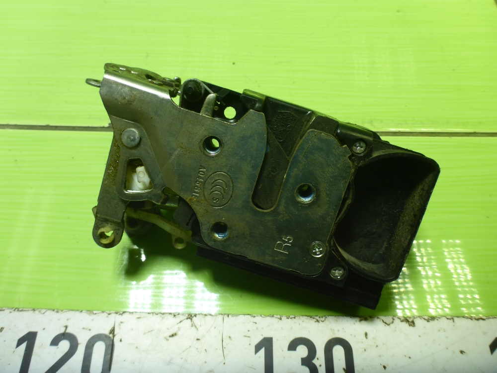 Замок двери передней правой