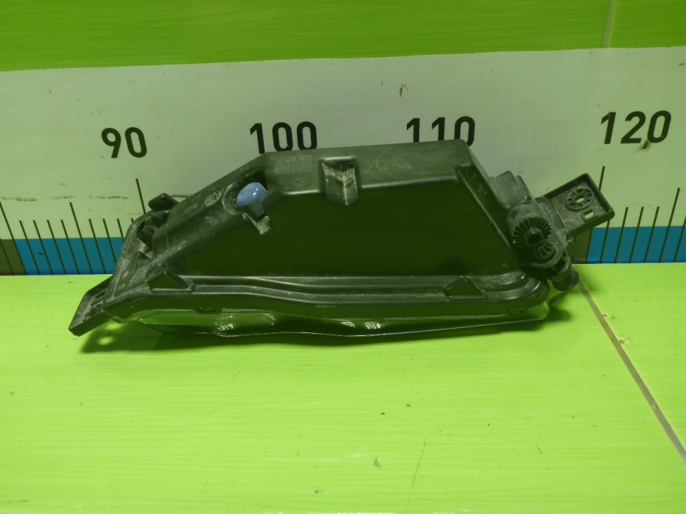 Фара противотуманная левая