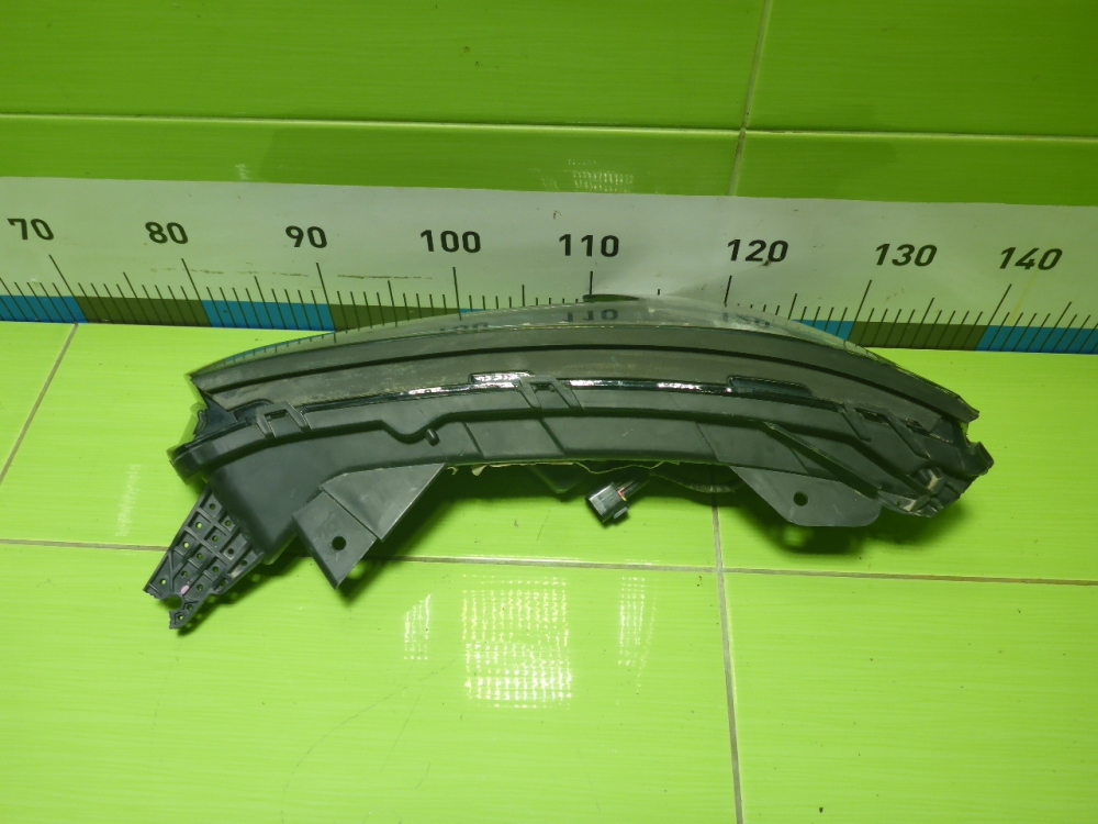 Фара дневного света правая (ходовые огни)