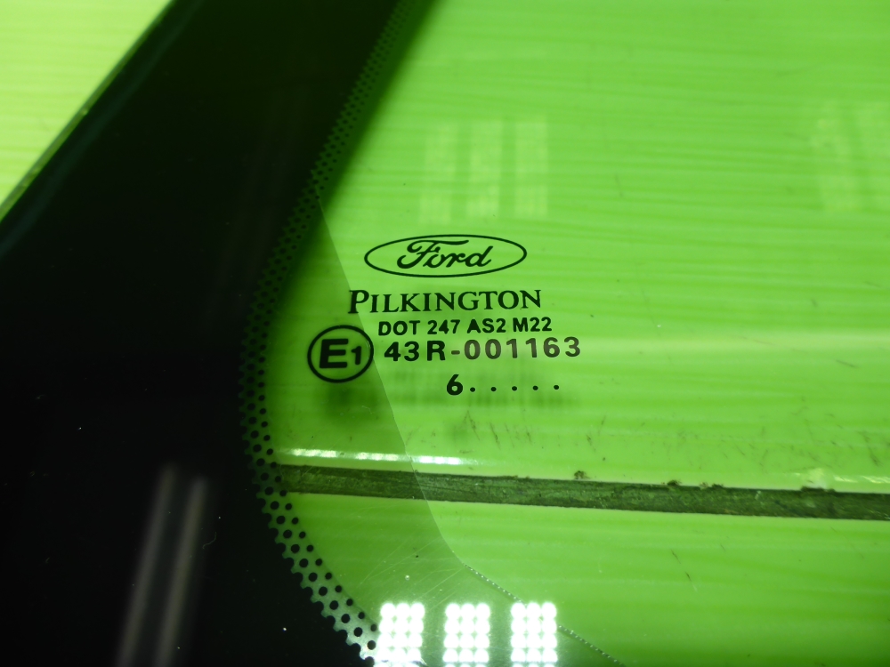 Стекло кузовное глухое правое