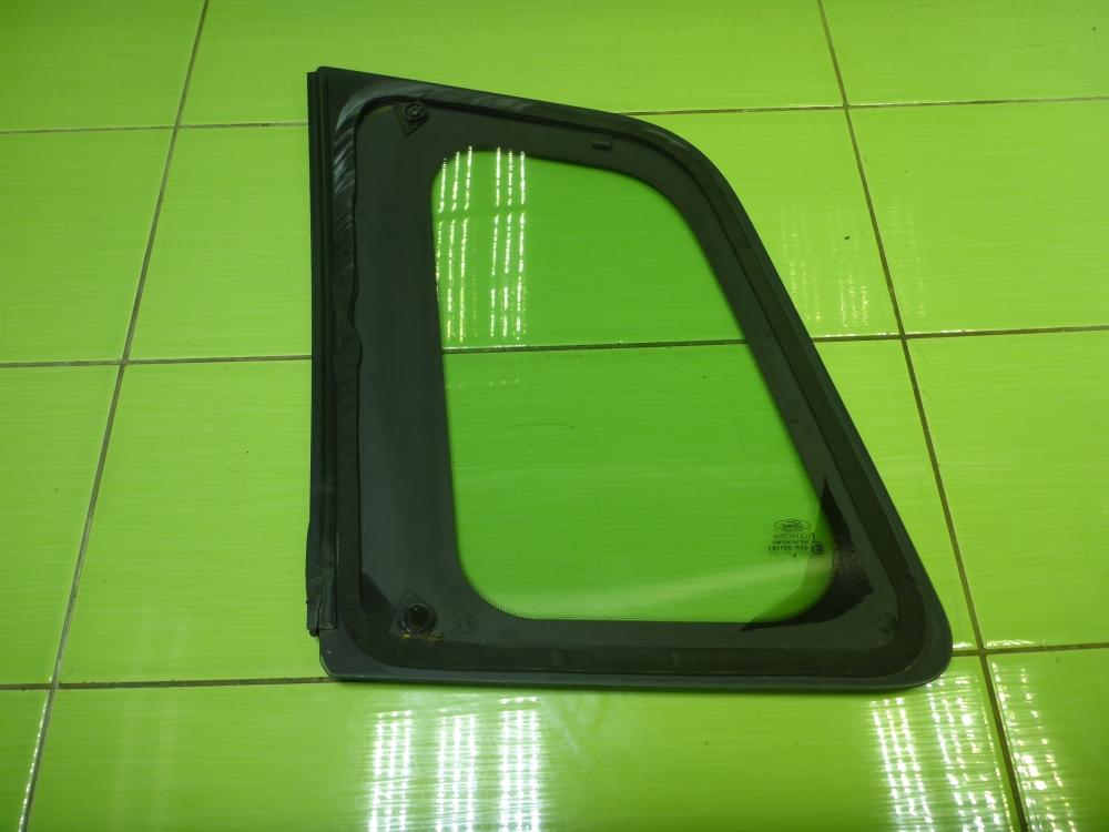 Стекло кузовное глухое правое