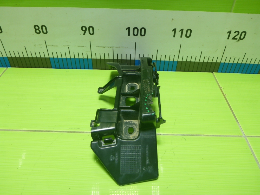 Кронштейн заднего бампера левый