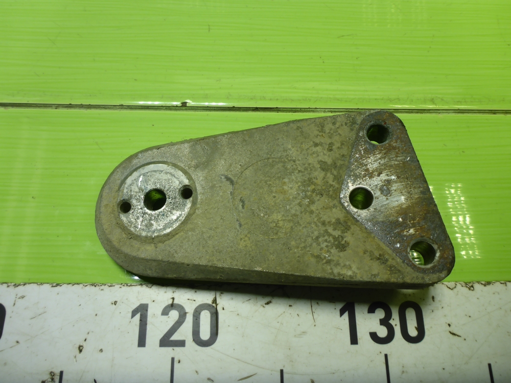 Кронштейн опоры двигателя