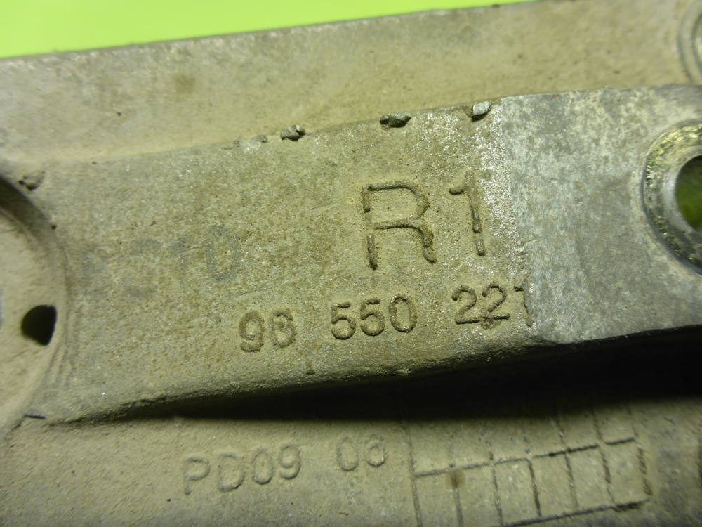 Кронштейн опоры двигателя