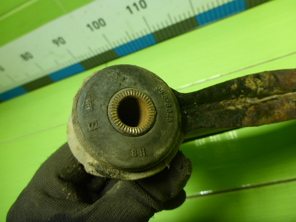 Рычаг передний левый