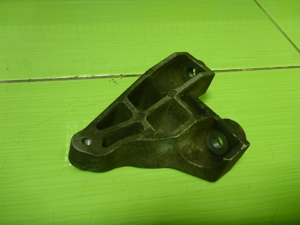 Кронштейн генератора