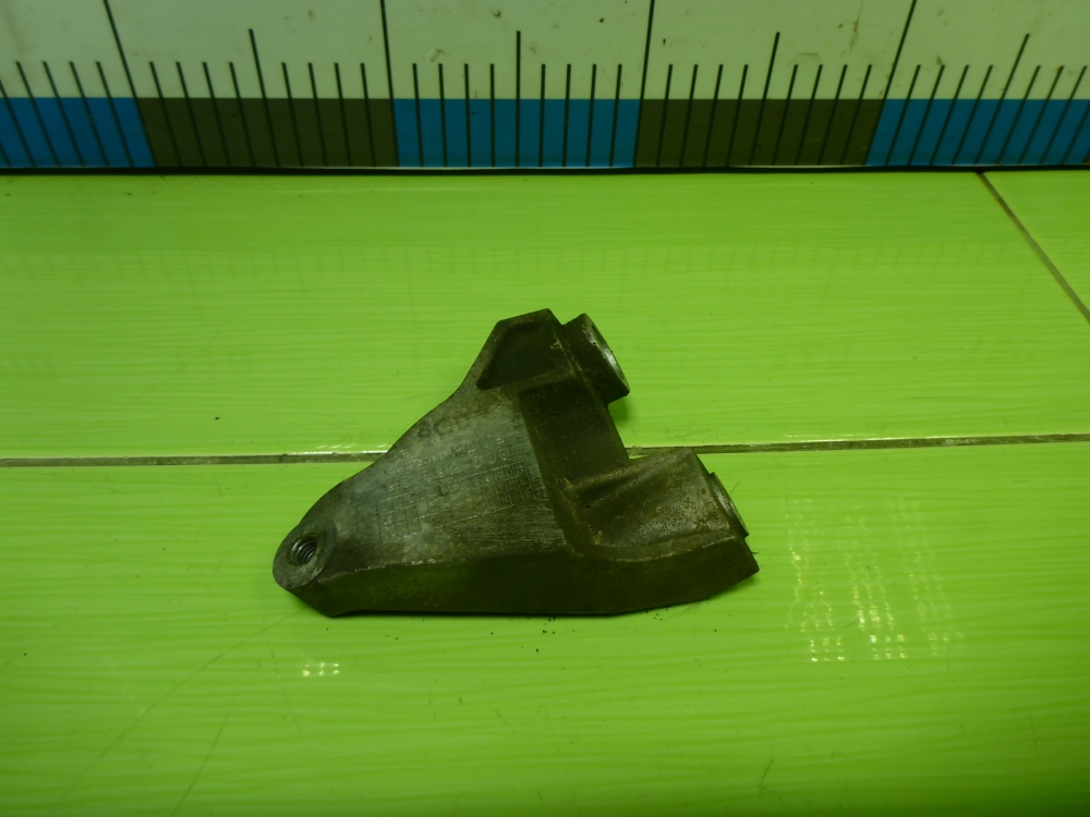 Кронштейн генератора