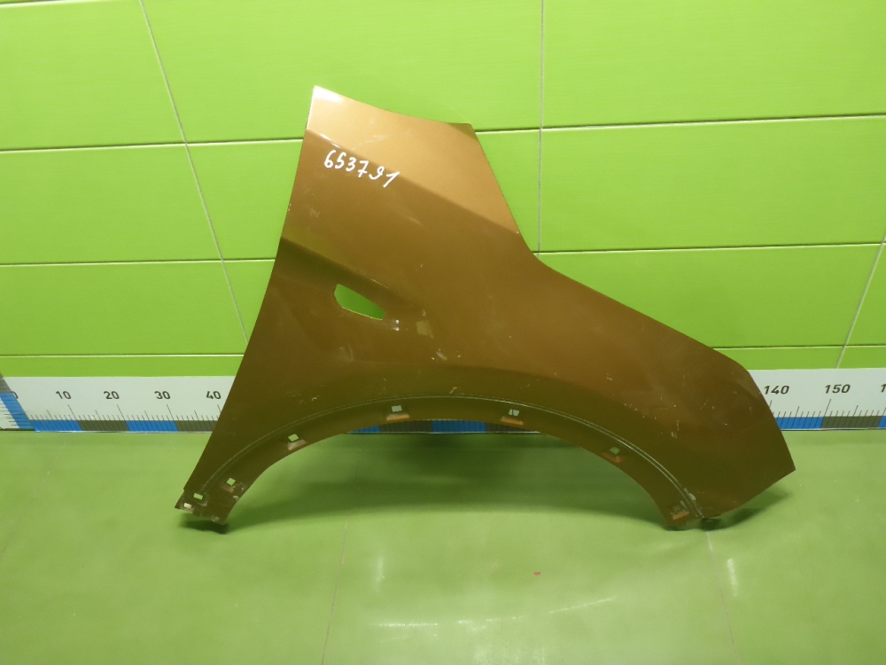 Крыло переднее правое