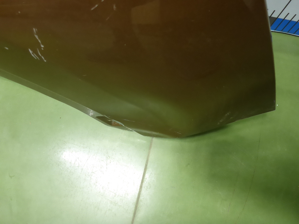 Крыло переднее правое