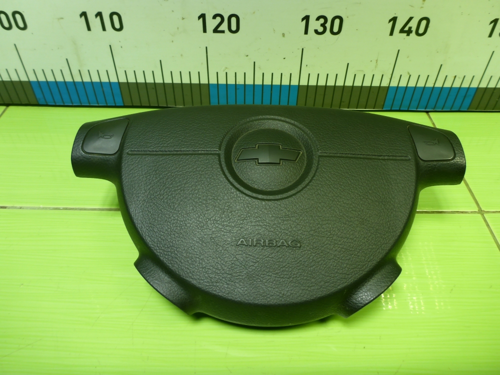 Подушка безопасности в рулевое колесо